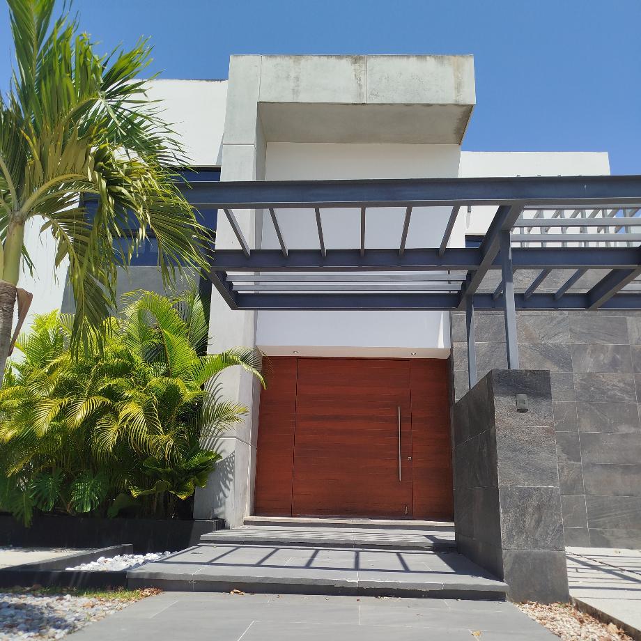 Imagen de casa en venta en lagos del sol, benito juárez, quintana roo