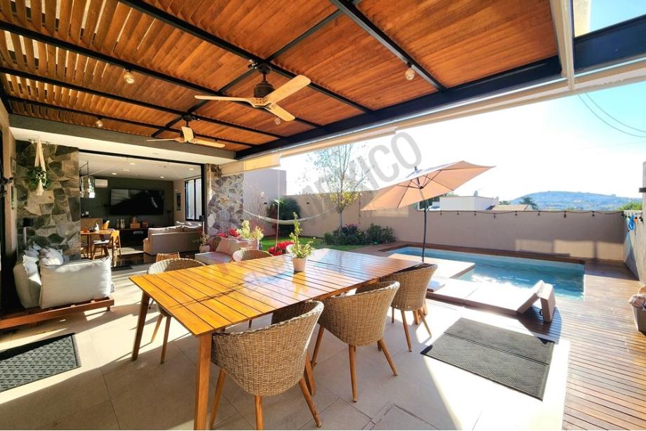 Imagen de casa en venta en fraccionamiento villas del mesón, querétaro, querétaro