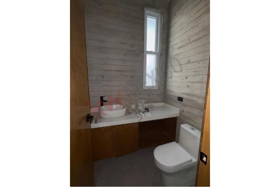 Imagen de casa en venta en fraccionamiento bosques del valle, chihuahua, chihuahua