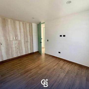 Casa en condominio , Aguascalientes
Colonia Buenavista, Aguascalientes, Aguascalientes, México
---
## Principales puntos de interés en un radio de 2 km
### Escuelas
- Colegio Cristóbal Colón
- Colegio Bosques
### Universidades
- Universidad del Valle de México (Campus Aguascalientes)
- Universidad Cuauhtémoc
### Hospitales y clínicas
- Hospital General de Zona No. 1 IMSS
- Hospital Hidalgo
### Centros comerciales
- Velaria Mall
- Plaza Universidad
### Restaurantes
- Las Costillas de Sancho