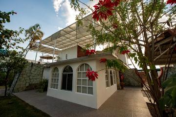 CASA EN HACIENDA BLANCA