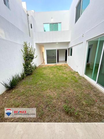 Venta de casa en el Centro de Jiutepec, Morelos...Clave 5289 - (34)