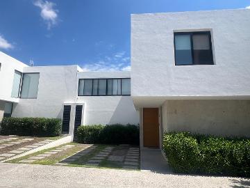 CASA EN VENTA EN CONDOMINIO EN ALTOS JURIQUILLA - (34)
