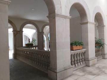 Locales en renta frente a Plaza de Armas - (34)