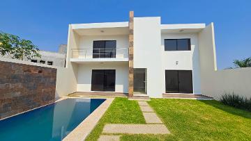 Venta de casa moderna con 4 recámaras y alberca, Burgos, Temixco, Morelos...Clave 5645 - (34)