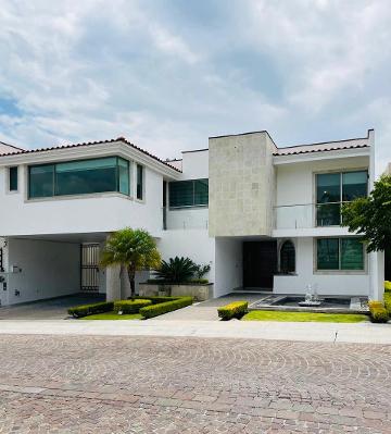 VENTA DE CASA CON ALBERCA EN CUMBRES DEL LAGO - (34)