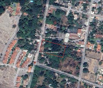 Venta de terreno en el Centro de Xochitepec, Morelos...Clave 5936 - (34)