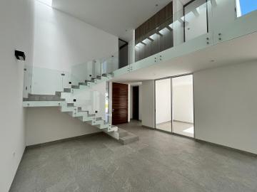 CASA EN RENTA NUEVA EN LORETTA UNO - (34)