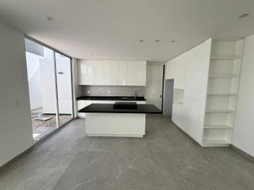 CASA EN RENTA NUEVA EN LORETTA UNO - (34)