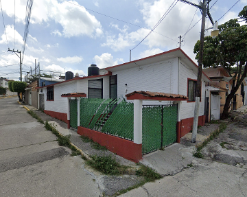 Venta de casa en la Col. Jardines de Acapatzingo, Cuernavaca, Morelos...Clave 6057 - (34)