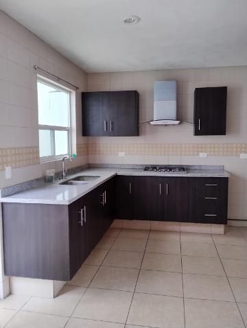 CASA EN RENTA LA PLAZUELA, AL NORPONIENTE - (34)