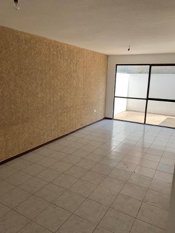 Casa en renta en "El Rosedal", al nororiente - (34)