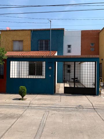 Casa en renta en "El Rosedal", al nororiente - (34)