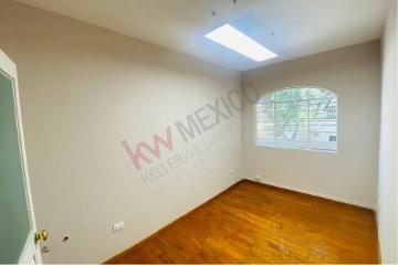 RENTA Oficina / Consultorio, 8.70 m2 a unos paso del metro Deportivo 18 de Marzo, Tepeyac Insurgentes