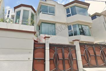 Casa Familiar en Venta en Fraccionamiento Privado. Cerca de la FES Acatlán