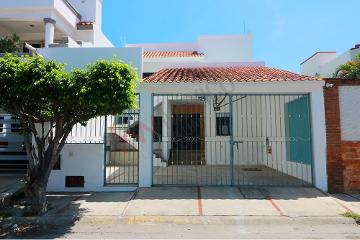 DUPLEX A LA VENTA EN UNA DE LAS ZONAS MAS CENTRICAS DE MAZATLAN, EXCELENTE UBICACION
