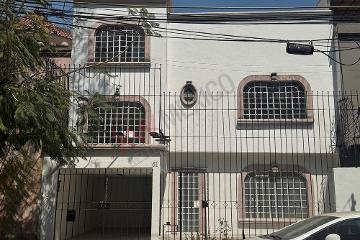 CASA EN RENTA CON USO DE SUELO PARA OFICINAS EN LA ANZURES