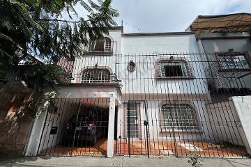 CASA EN RENTA CON USO DE SUELO PARA OFICINAS EN LA ANZURES