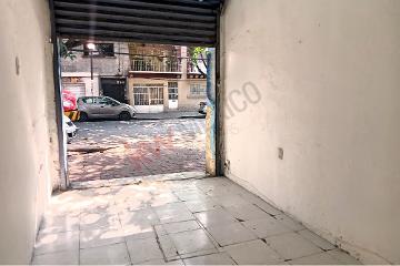 Renta de Local en Vista Alegre con baño, a pie de calle. A dos calles del metro Chabacano