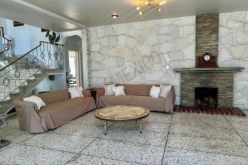 ¡Gran Oportunidad de Inversión y Vivienda! Casa en Venta con Amplio Terreno y Uso de Suelo Versátil, muy cerca de Portales Sur