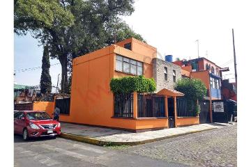 Casa en esquina con 3 recámaras, 2 baños y 1 estacionamiento y patio grande, en Huipulco, Tlalpan