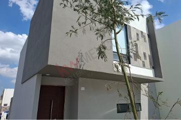 Casa de 2 recámaras en renta para estrenar en Zibatá, Querétaro